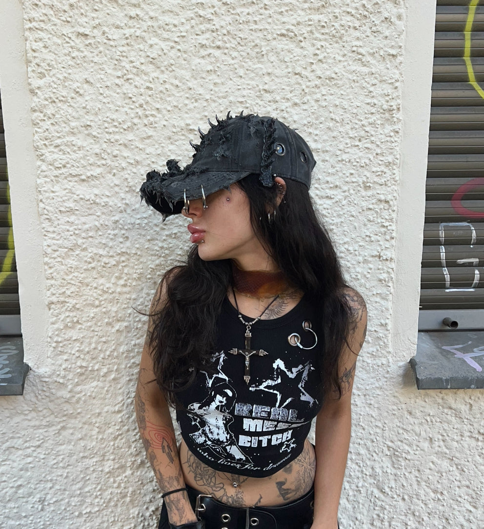 Cap with silicone horns