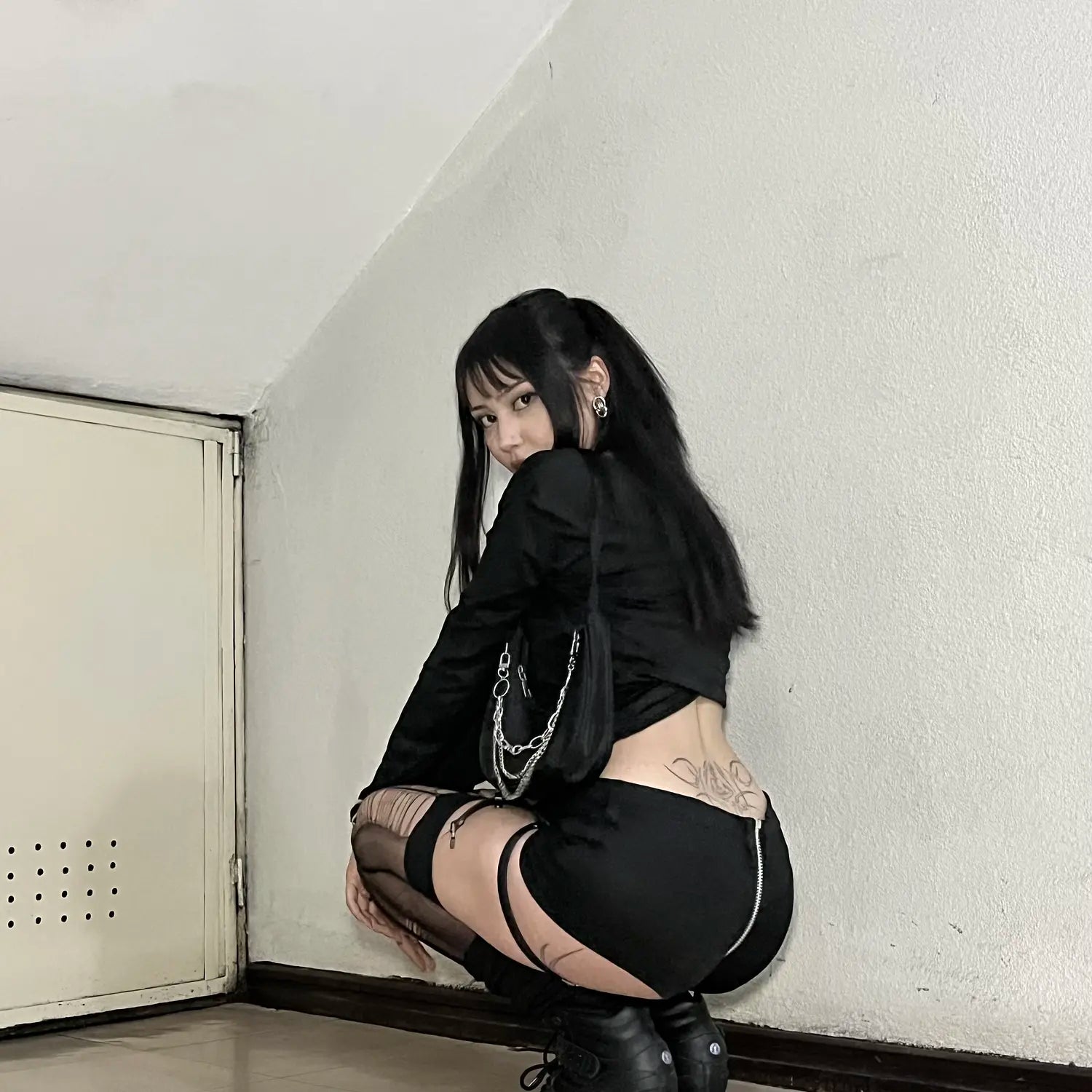 Microshort Chained – Kuro Archives