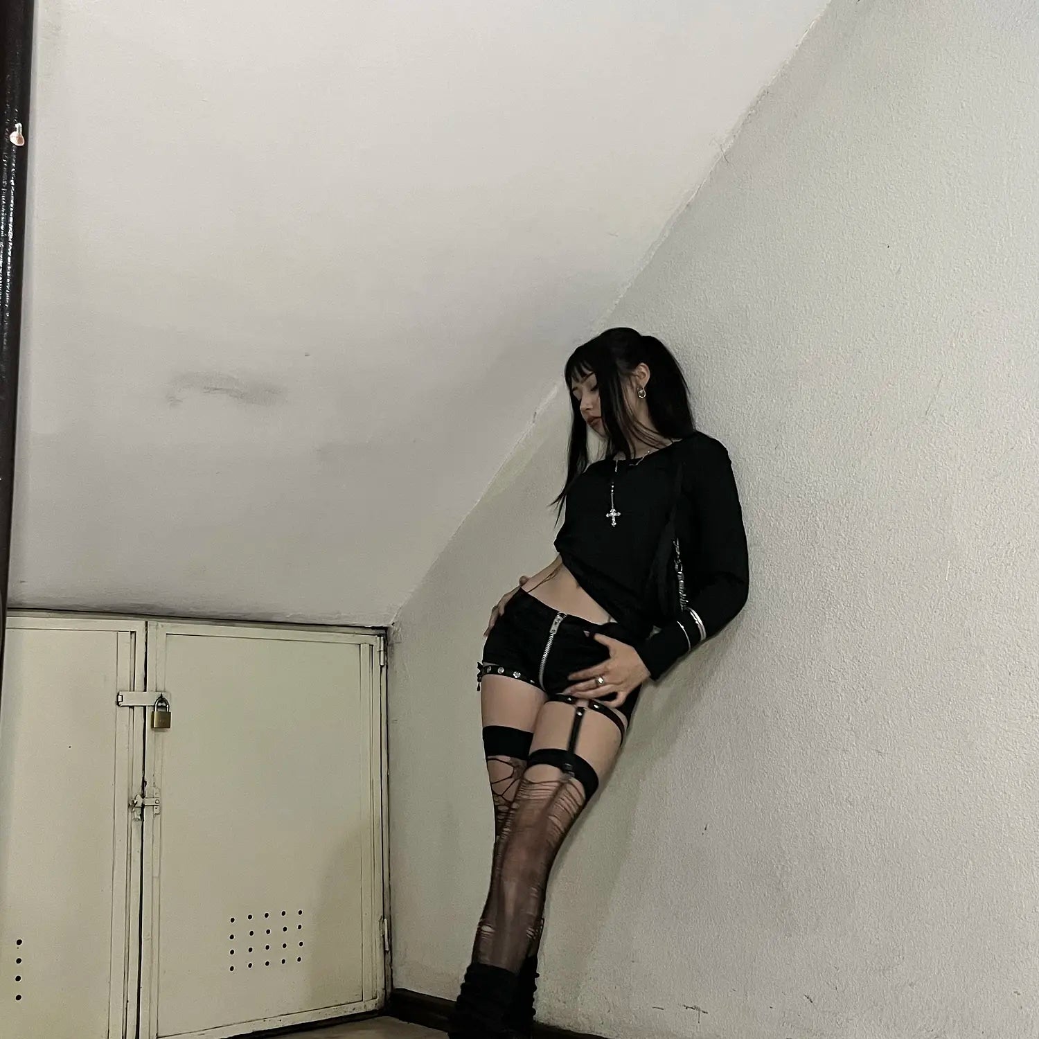 Microshort Chained – Kuro Archives