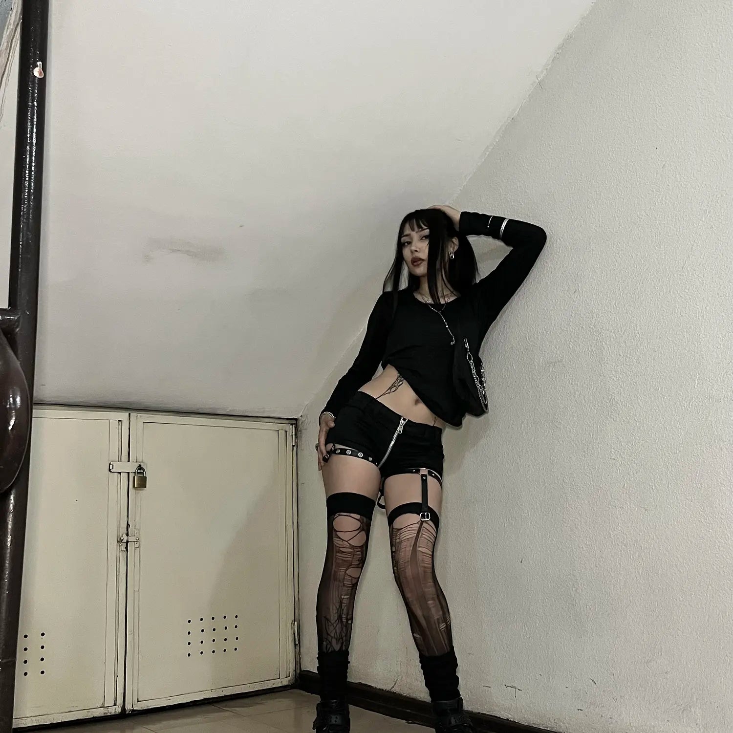 Microshort Chained – Kuro Archives